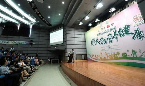 　　“北京在校大学生健康生活方式调查报告”在 中国农业大学东校区食品科学与营养工程学院报告厅新鲜出炉