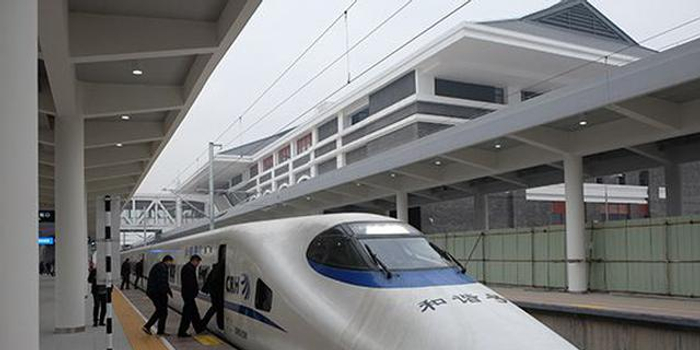 1995年,王昌利接手了风靡一时的"韶山3型"电力机车.