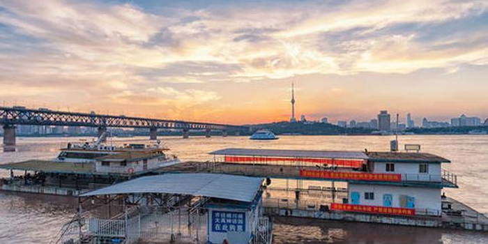 通往汉阳的轮渡航线停航了 黄鹤楼码头也将被拆除