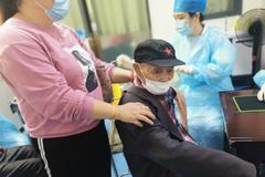 105岁高龄老人成为武汉蔡甸最年长的新冠疫苗受种者