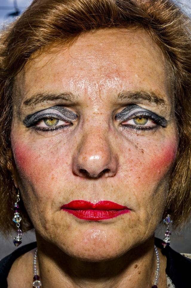 马格南摄影师硬闪捕捉丑陋面孔