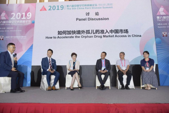 &nbsp;嘉宾讨论（左起：朱波、谢洋、金佳、娄渝、&nbsp;朱坤、龚时薇