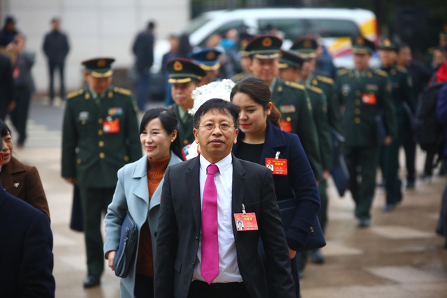 湖南省十三届人大一次会议开幕 代表入场