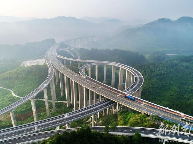 湖南最美高速永吉高速古丈至吉首段通车