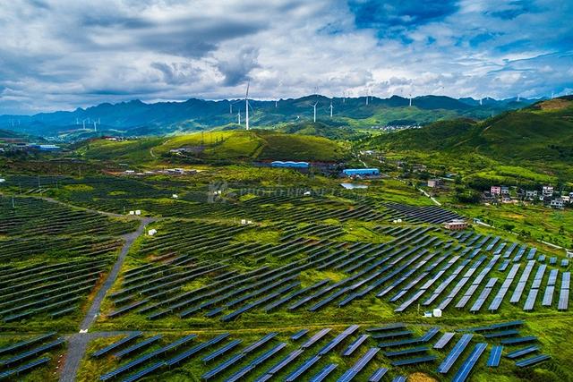 郴州桂阳:矿山上建600亩光伏发电场 成为靓丽风景