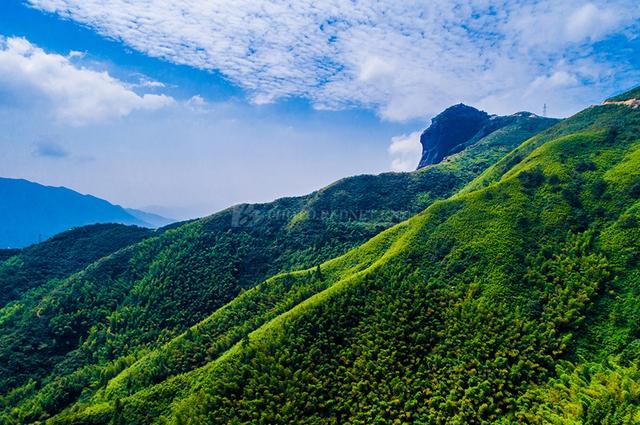 金仙寨属骑田岭山脉,主峰高1250米,位于郴州市桂阳县,临武县,北湖区三