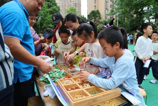 雨邻有约护童心 洪塘社区携手竹海堂开启中医药奇妙游