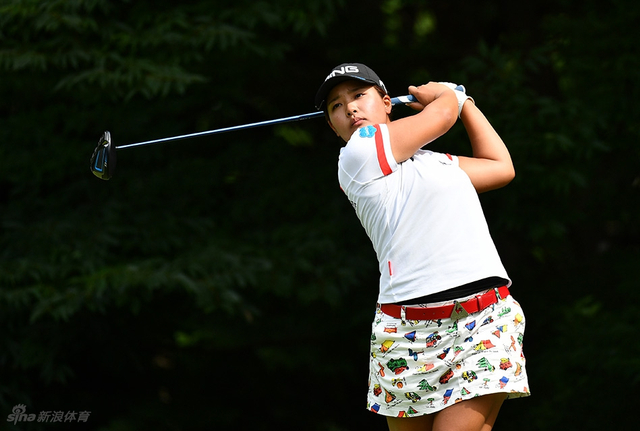 铃木爱单独领先