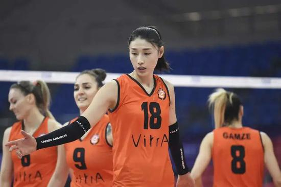 金软景每次出场都会化妆