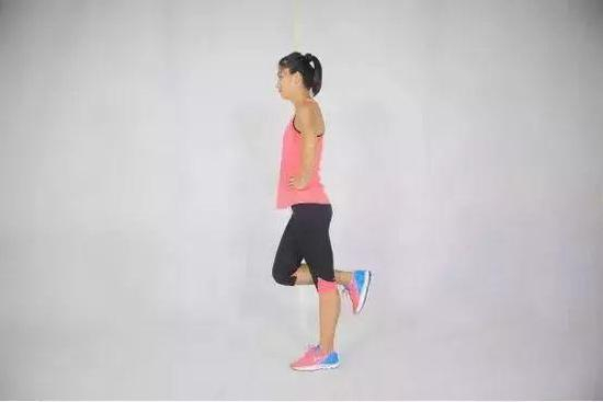 2。闭眼单脚站立 目标30秒