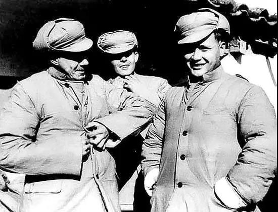 （图中左一就是“老爸”——弗兰克·诺尔）