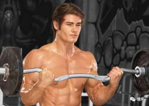 哑铃、杠铃都属于自由重量，运动过程中不受运动轨迹的限制，但是需要较强的肌肉力量和控制水平。