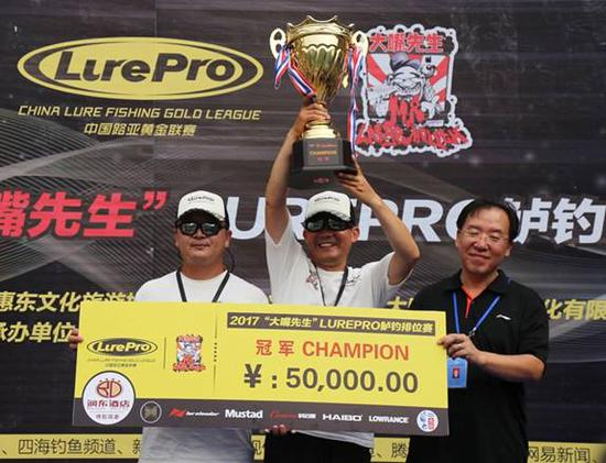 　　冠军组合：吴新茂、余宗友