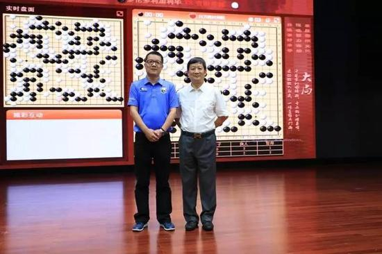 曹大元（右）与曹宏元（左）