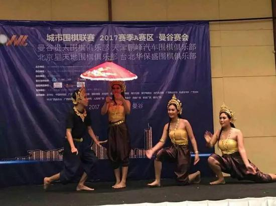 充满异国风情的泰国的传统舞蹈表演