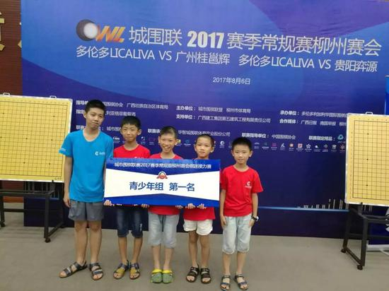 获青少年组第一名的协会教室少年队，小伙伴们可高兴了！