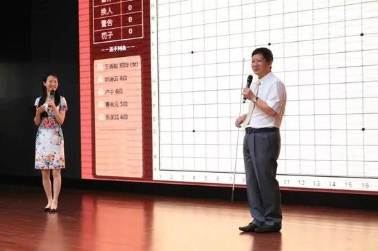 曹大元与陈盈讲棋中