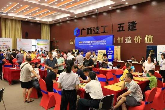 棋迷接力赛，热火朝天！