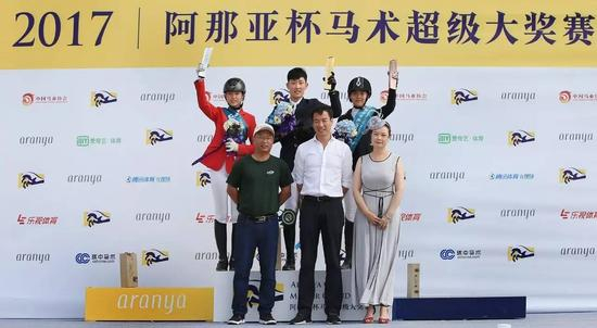 　0.8米级丽日杯新星赛第二轮颁奖现场