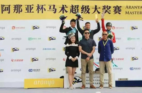 0.8米级丽日杯新星赛第一轮比赛颁奖现场