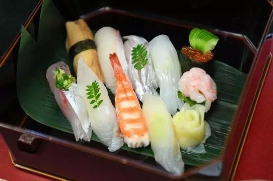 双方的午餐，寿司（摄影，筋野健太）