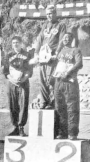 （图为战俘营奥运会颁奖仪式）