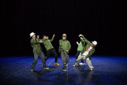 （表演Popping）