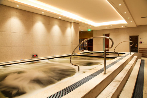 万丽海景健身俱乐部即墨溴盐热海水温泉泡池