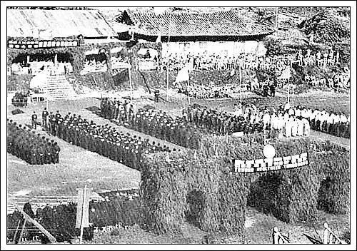 （图为战俘营奥运会开幕式）