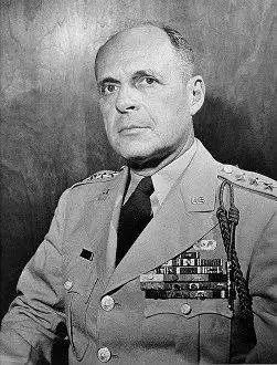 （图为时任“联合国军”总司令李奇微）