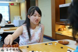 杨子萱二连胜，再次向冠军拼搏