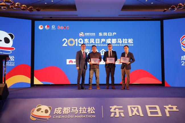 图/官方支持企业授牌仪式