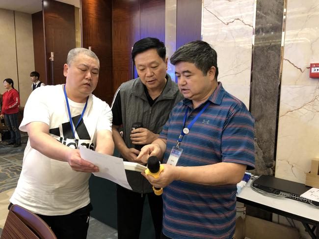 裁判长宋召在赛场执裁