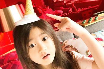 李小鹏爱妻晒儿女