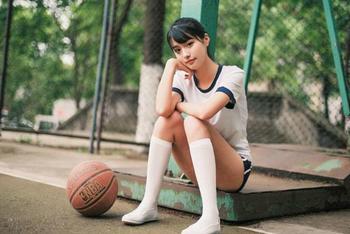 邻家女孩喊你打篮球