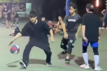 周杰伦萧敬腾打篮球