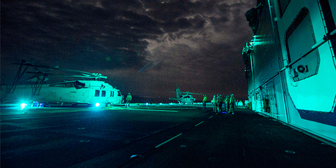 美军两栖攻击舰在东海周边昼夜巡弋