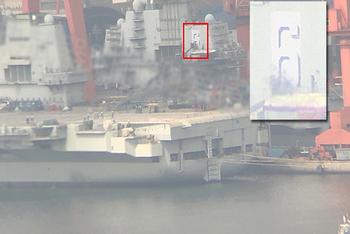 辽宁舰舰岛涂刷舷号