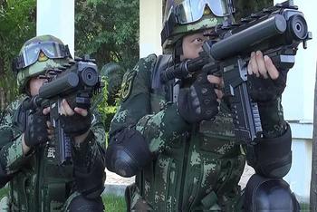 武警反恐新装备抢眼