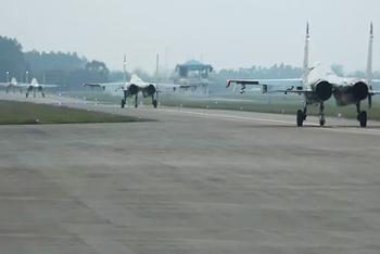 我海军歼11B大象漫步