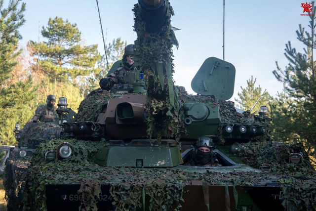 比我军新安防车咋样？法国陆军演习出动装甲车