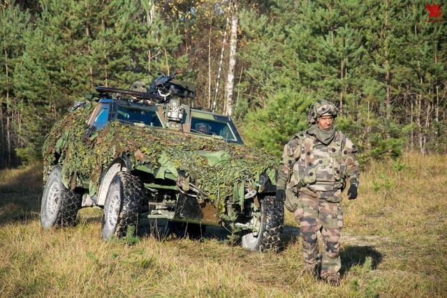 比我军新安防车咋样？法国陆军演习出动装甲车
