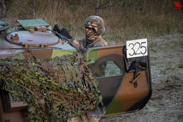 比我军新安防车咋样？法国陆军演习出动装甲车