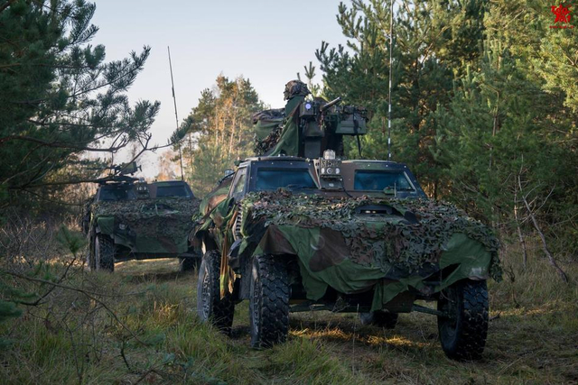 比我军新安防车咋样？法国陆军演习出动装甲车