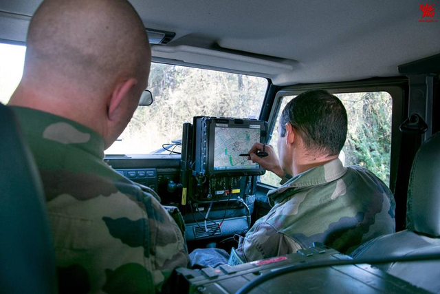 比我军新安防车咋样？法国陆军演习出动装甲车