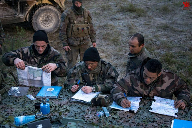 比我军新安防车咋样？法国陆军演习出动装甲车