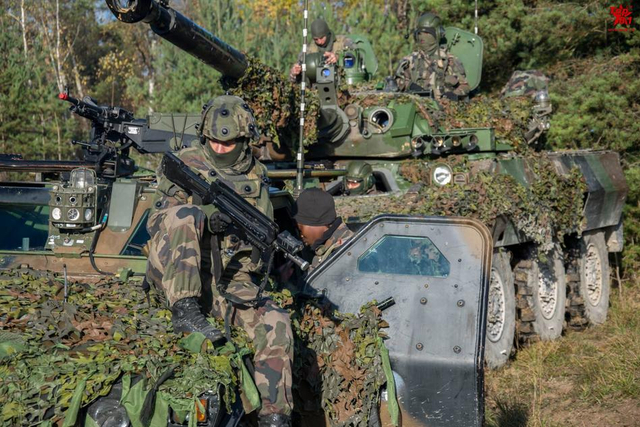 比我军新安防车咋样？法国陆军演习出动装甲车