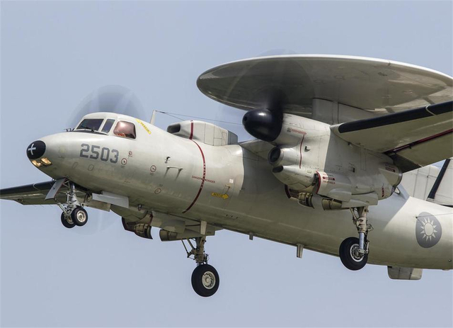 等着我军轰6K来炸?台军大方展出各式老旧战机