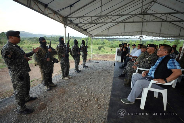 CQ大好!菲律宾总统用上中国狙击枪瞄准射击