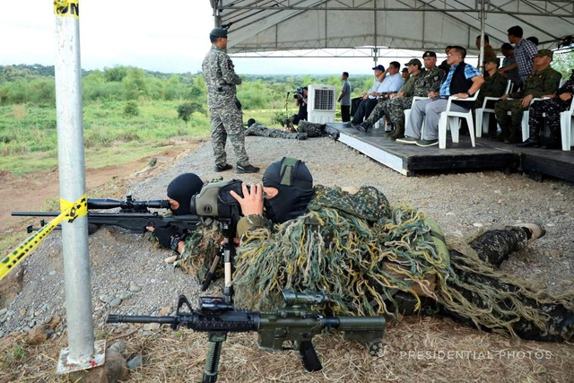 CQ大好!菲律宾总统用上中国狙击枪瞄准射击